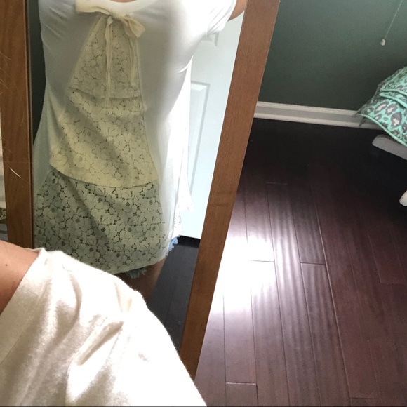 White detailed tee shirt✨ - Picture 3 of 3